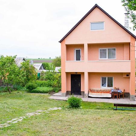 Guest House Cherepaha คาเมียเนตส์-โปดิลสกี ภายนอก รูปภาพ