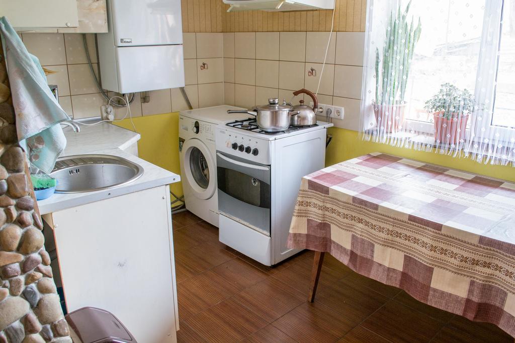 Guest House Cherepaha คาเมียเนตส์-โปดิลสกี ภายนอก รูปภาพ