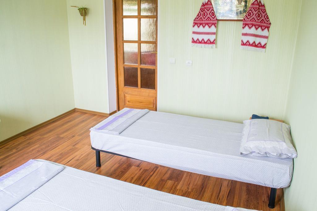Guest House Cherepaha คาเมียเนตส์-โปดิลสกี ภายนอก รูปภาพ