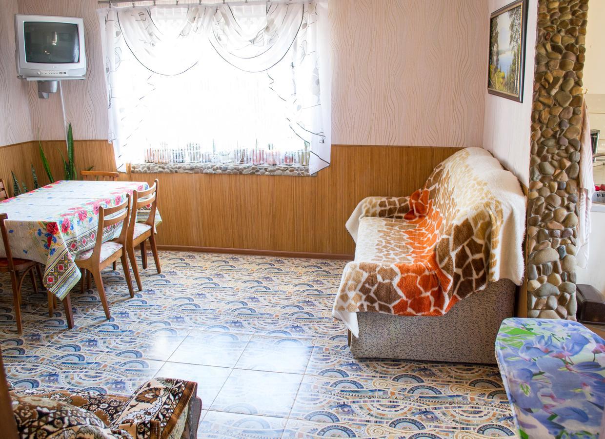 Guest House Cherepaha คาเมียเนตส์-โปดิลสกี ภายนอก รูปภาพ