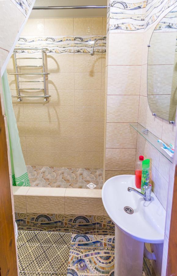 Guest House Cherepaha คาเมียเนตส์-โปดิลสกี ภายนอก รูปภาพ