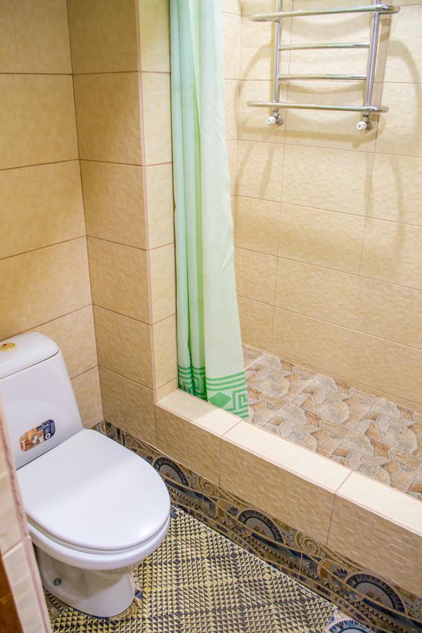 Guest House Cherepaha คาเมียเนตส์-โปดิลสกี ภายนอก รูปภาพ